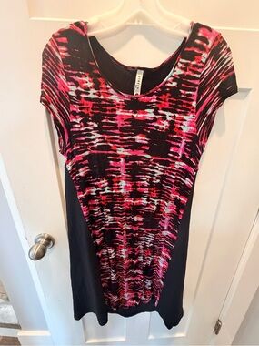 Kensie Pieces Large Abstract Print Colorblock Tunic Top Black Red Pink
